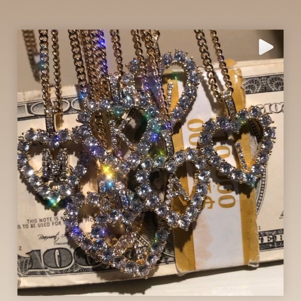 Meet your Posher, Cynthia